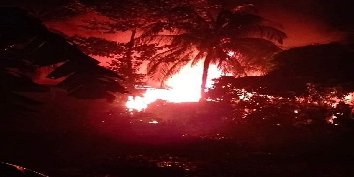 নোয়াখালীতে আগুনে পুড়লো ৯ দোকান